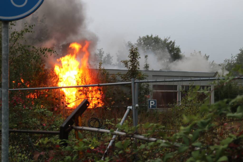 Uitslaande brand in voormalige zadelfabriek