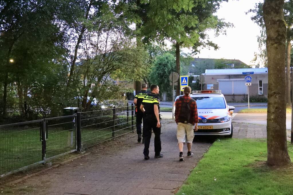 Auto ramt hekwerk hondenuitlaatplek