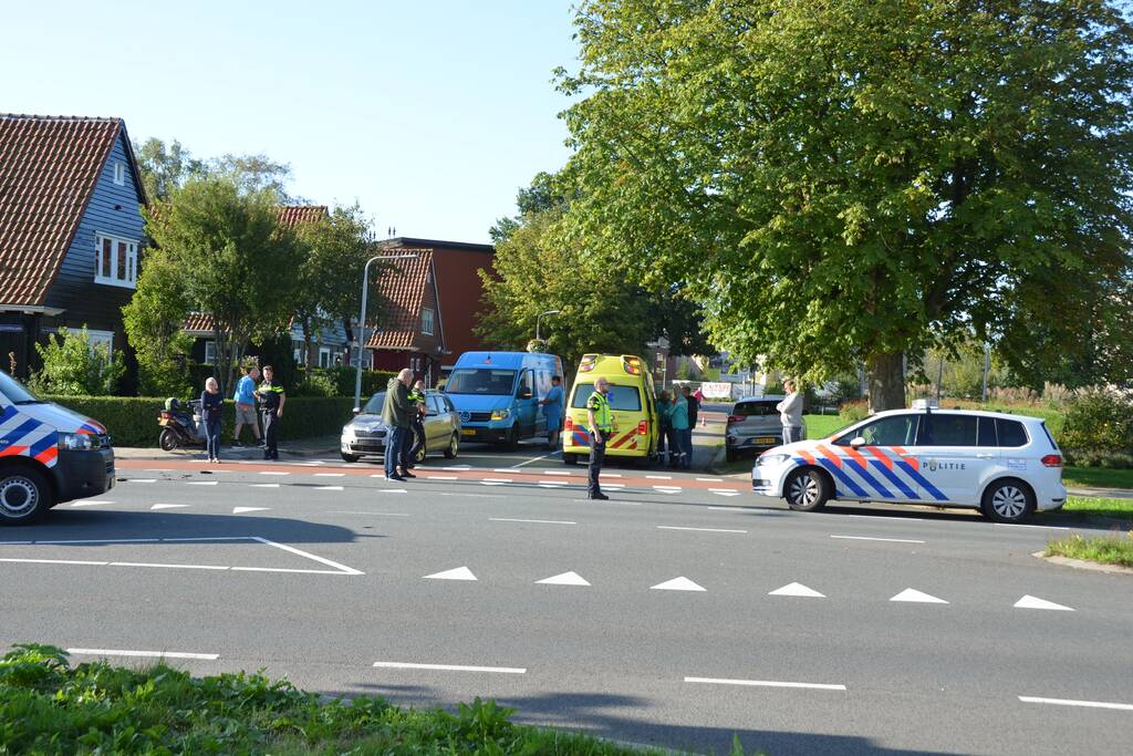 Scooterrijder gewond na botsing met auto