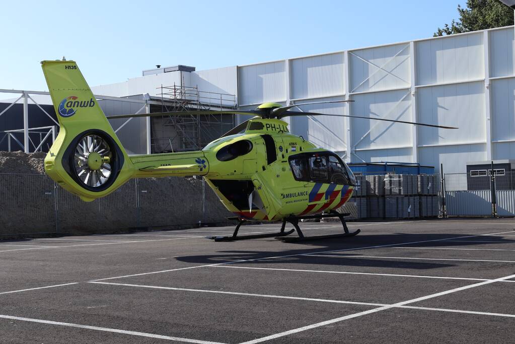 Drie personen gewond geraakt op bouwplaats na omvallen hoogwerker