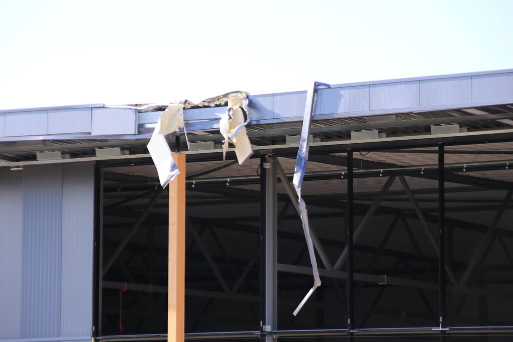 Drie personen gewond geraakt op bouwplaats na omvallen hoogwerker