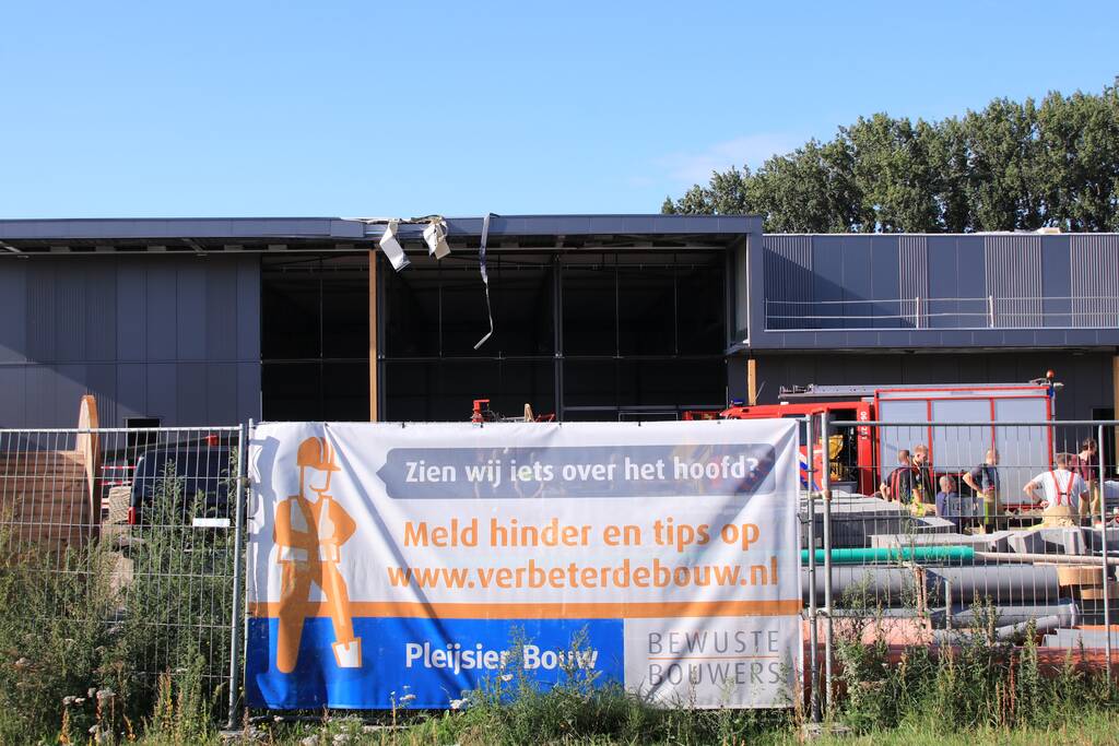 Drie personen gewond geraakt op bouwplaats na omvallen hoogwerker