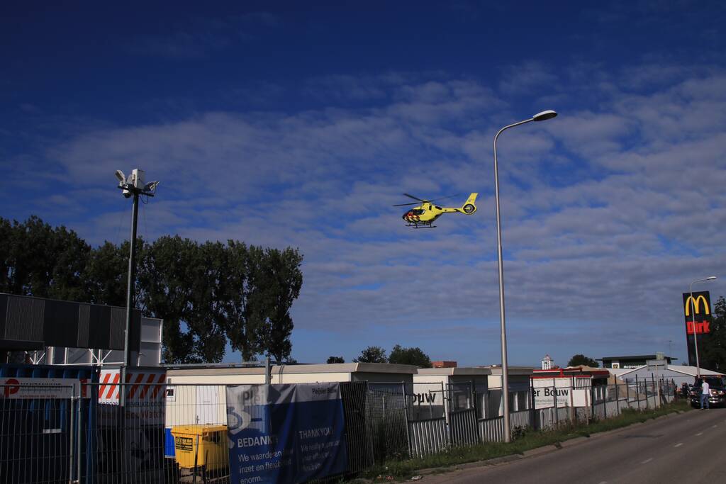 Drie personen gewond geraakt op bouwplaats na omvallen hoogwerker