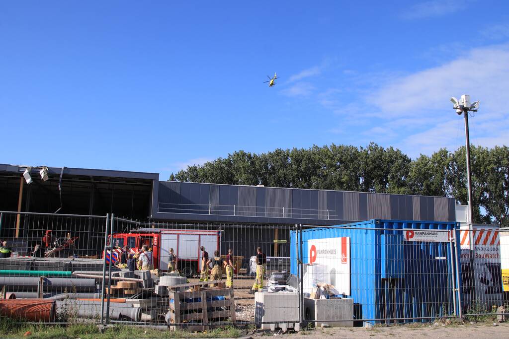 Drie personen gewond geraakt op bouwplaats na omvallen hoogwerker