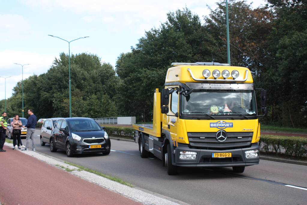 Bestuurder let niet op en botst op voorganger