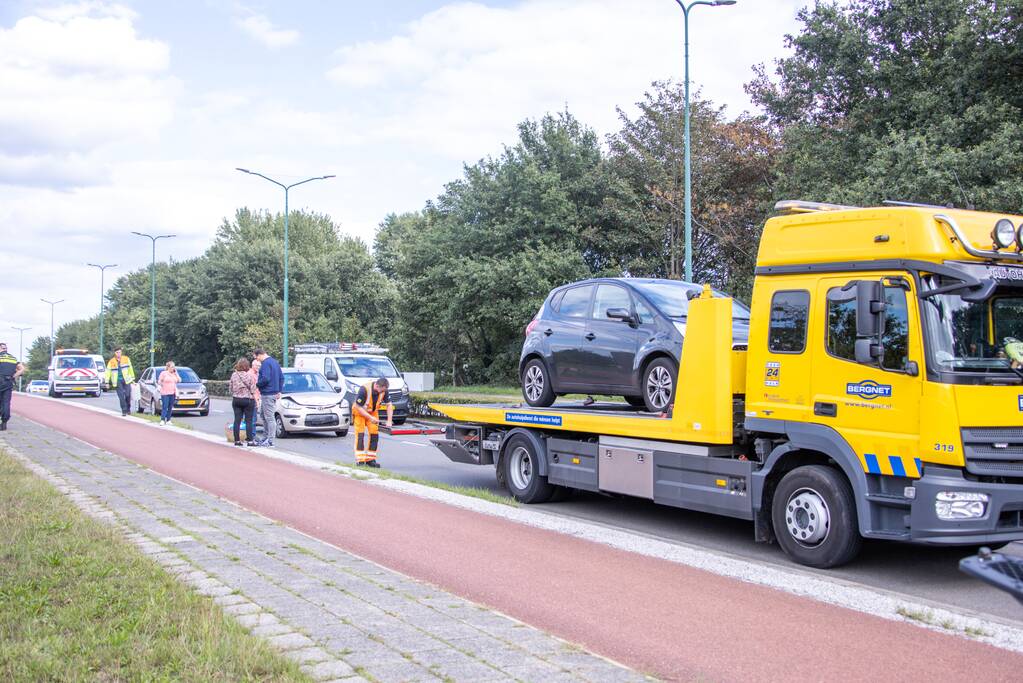 Bestuurder let niet op en botst op voorganger