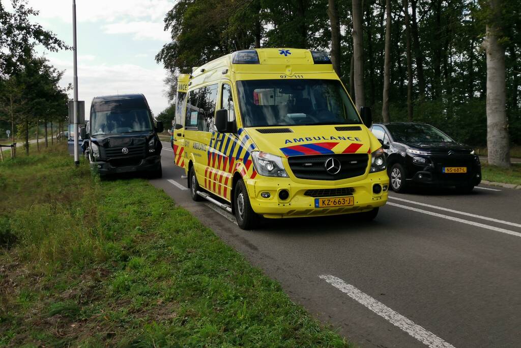 Vier voertuigen betrokken bij kop-staart aanrijding