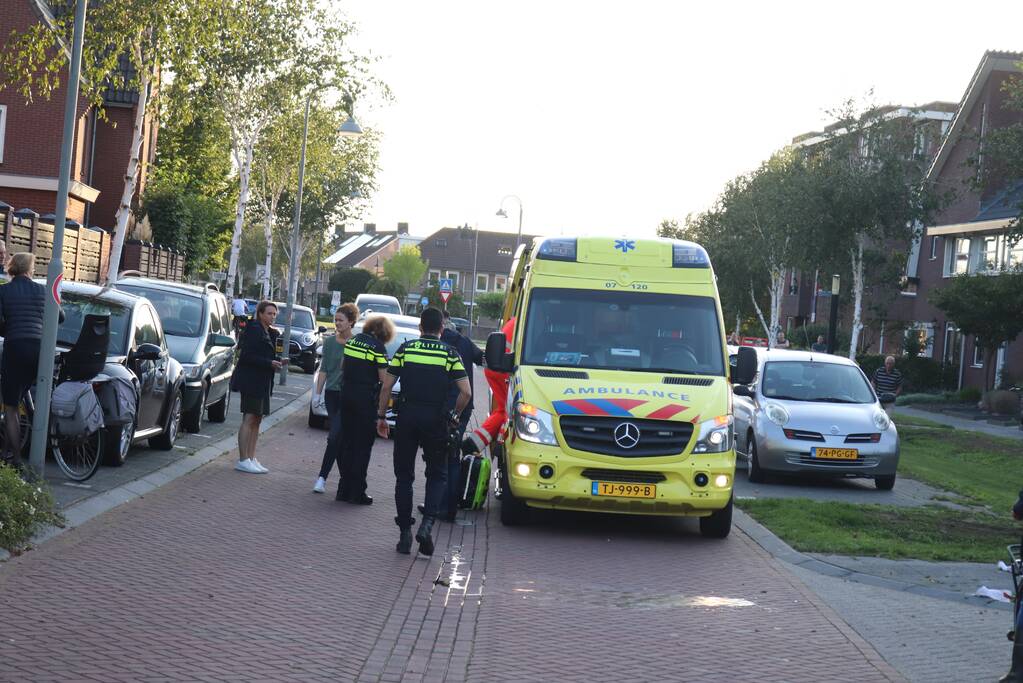 Gevallen fietser zorgt voor traumahelikopter in woonwijk