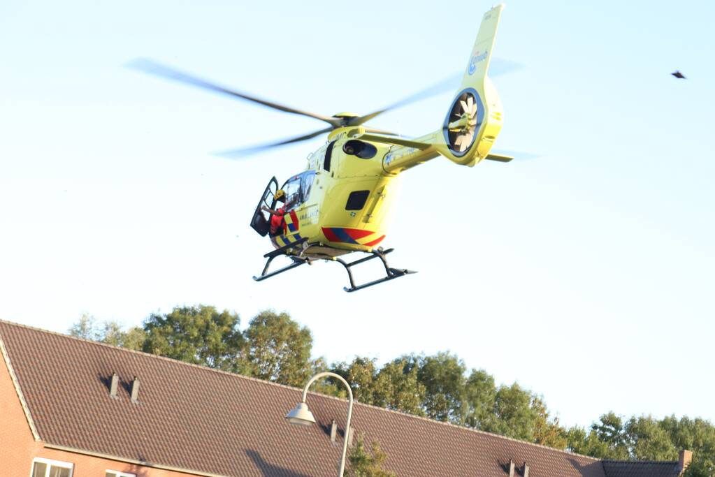 Gevallen fietser zorgt voor traumahelikopter in woonwijk