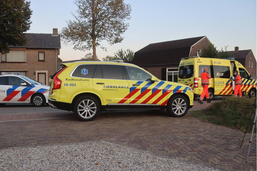 Fietser zwaargewond na aanrijding
