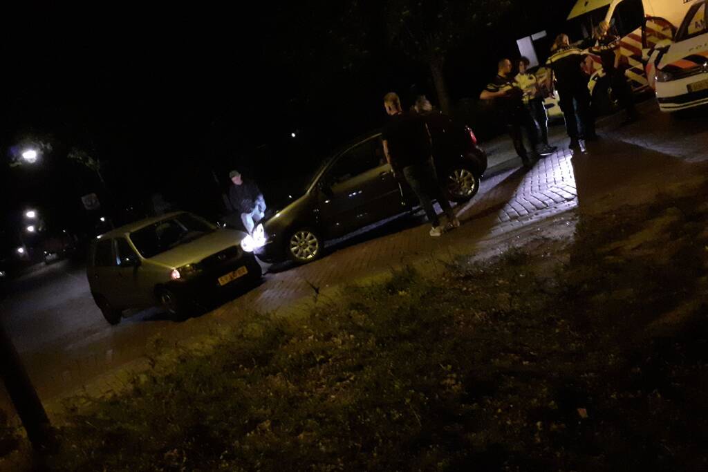 Aanhouding na aanrijding tussen twee auto's