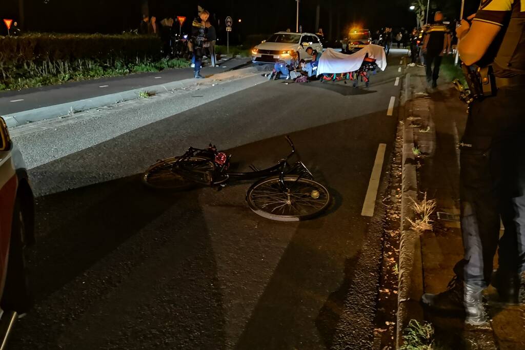 Fietsster gewond na aanrijding met auto