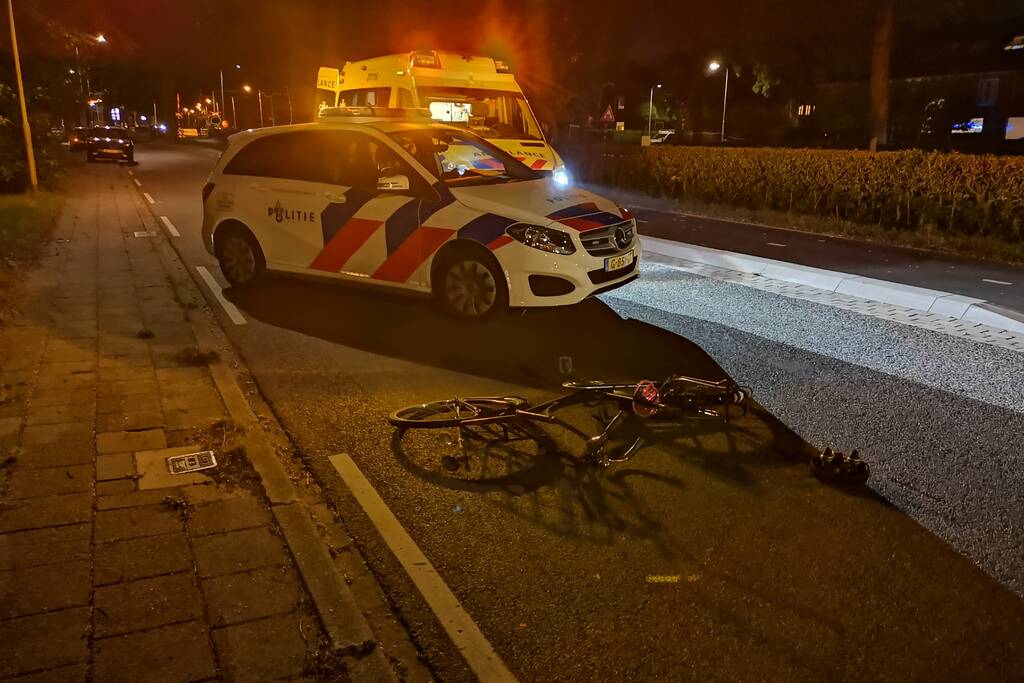 Fietsster gewond na aanrijding met auto