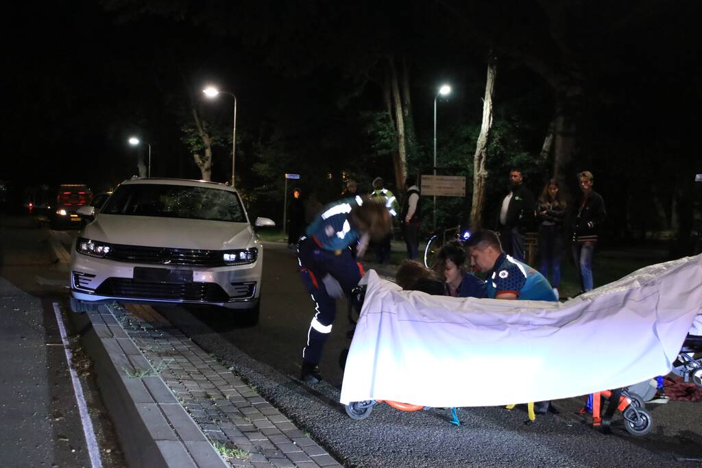 Fietsster gewond na aanrijding met auto