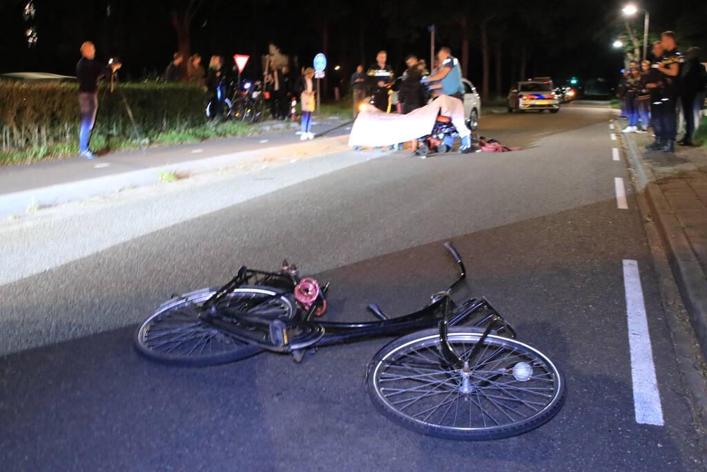 Fietsster gewond na aanrijding met auto