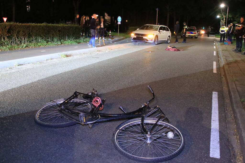 Fietsster gewond na aanrijding met auto