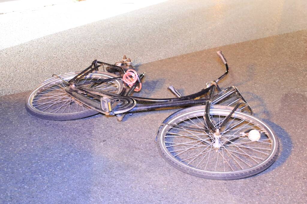 Fietsster gewond na aanrijding met auto