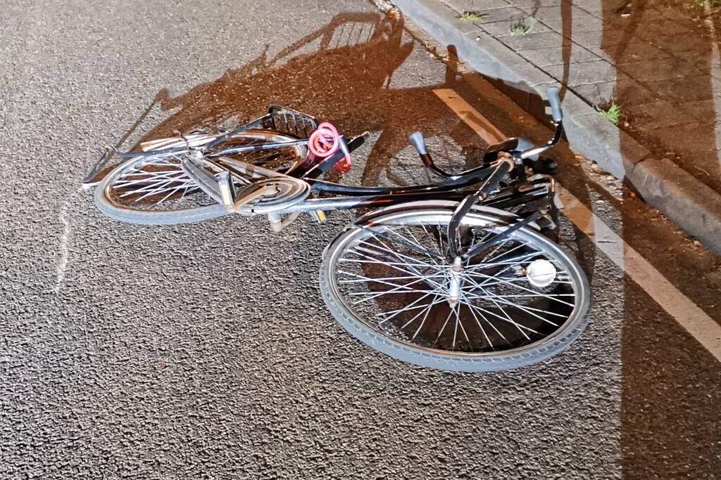 Fietsster gewond na aanrijding met auto