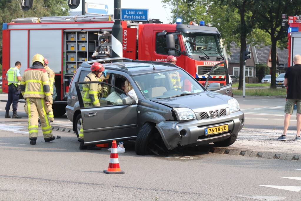 Gewonde bij flinke aanrijding op kruising