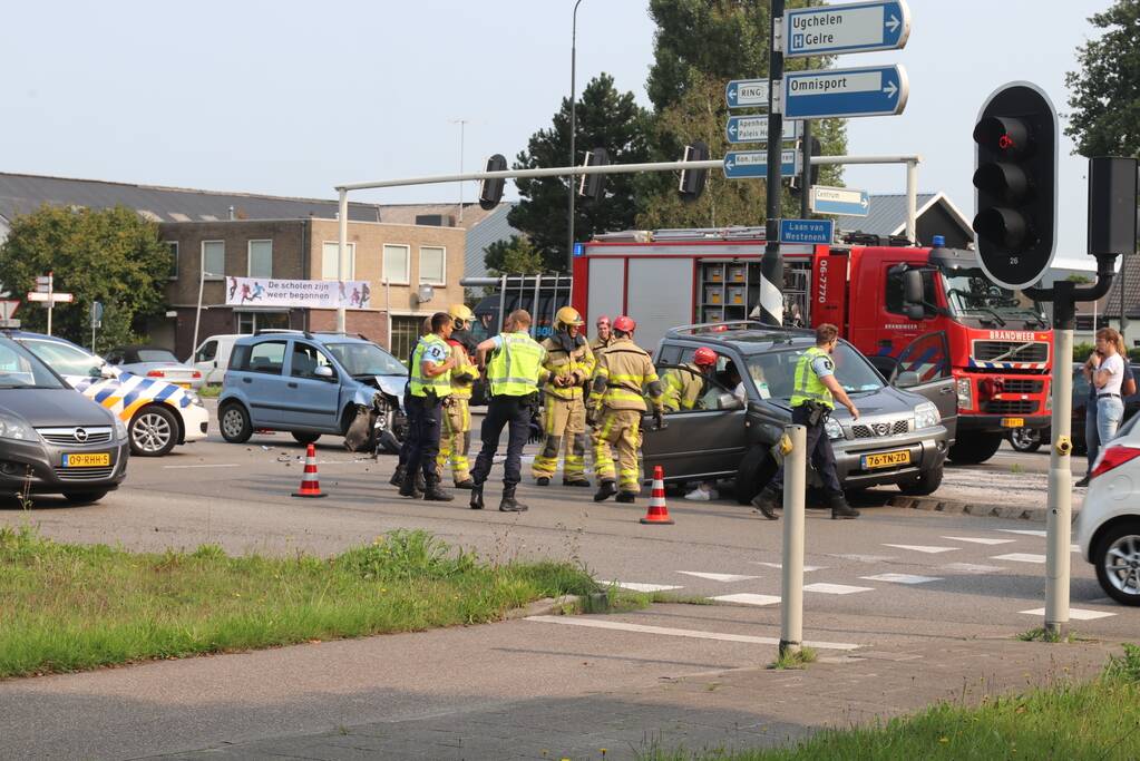 Gewonde bij flinke aanrijding op kruising