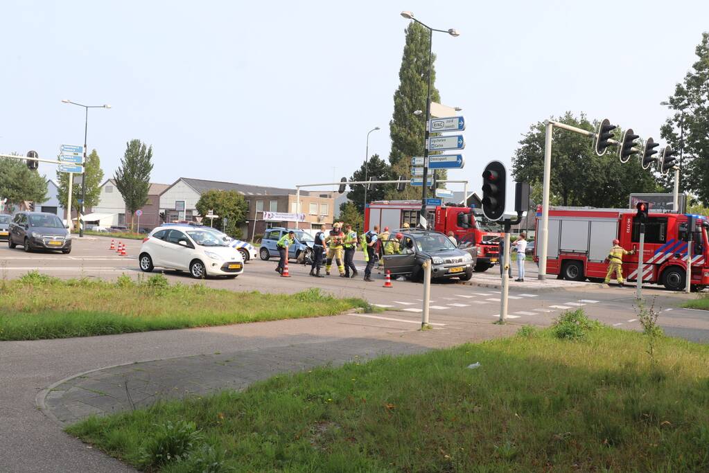 Gewonde bij flinke aanrijding op kruising