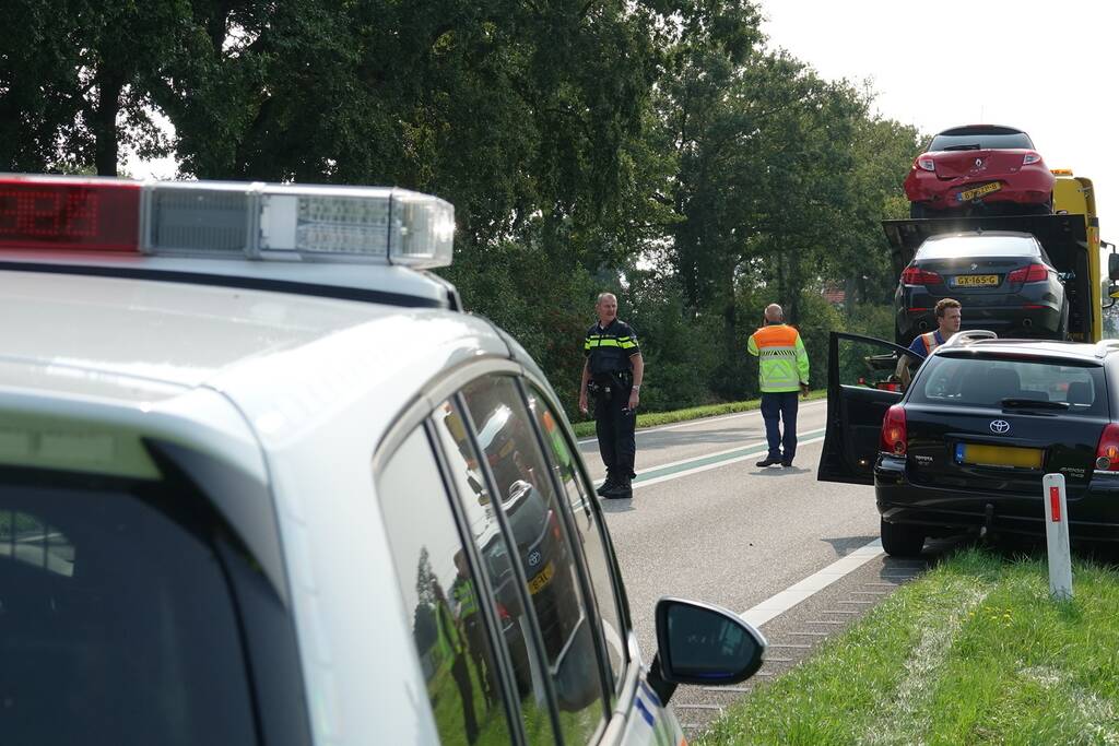 Vier voertuigen betrokken bij kop-staart verkeersongeval