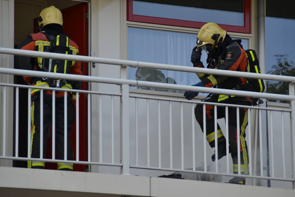 Magnetron in flatwoning vliegt in brand