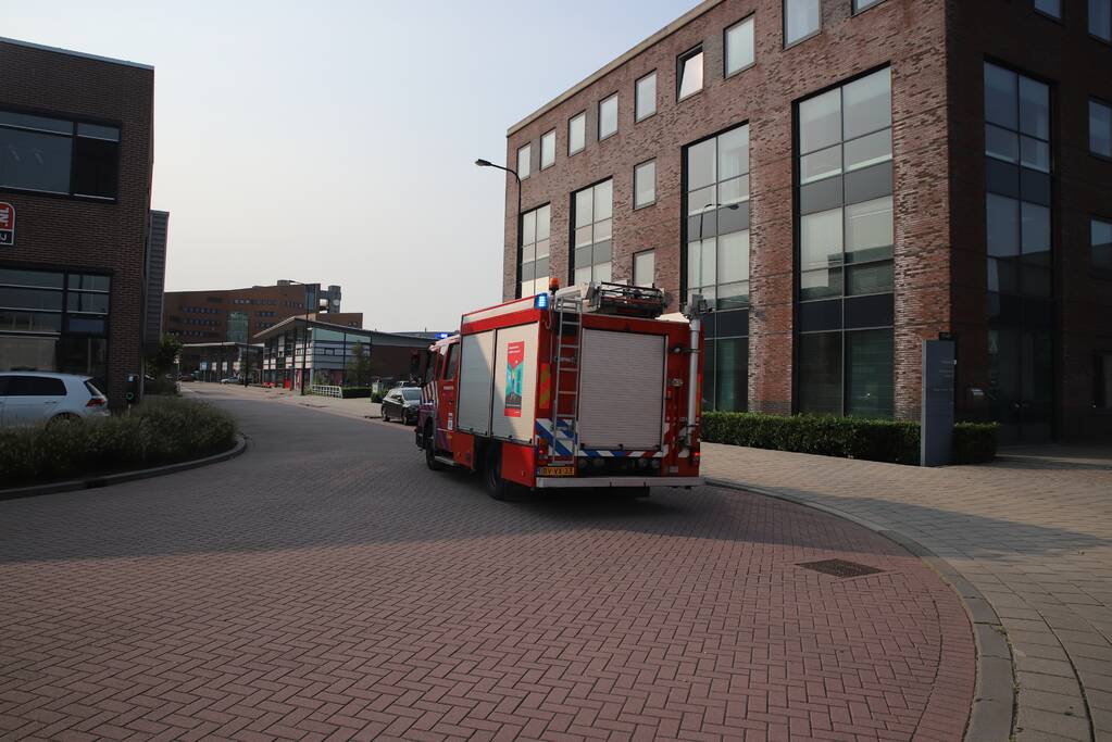 Brandweer bevrijdt kind uit vergrendelde auto