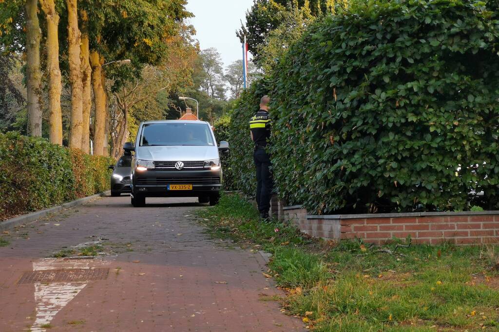 Overleden persoon aangetroffen in woning, politie doet onderzoek