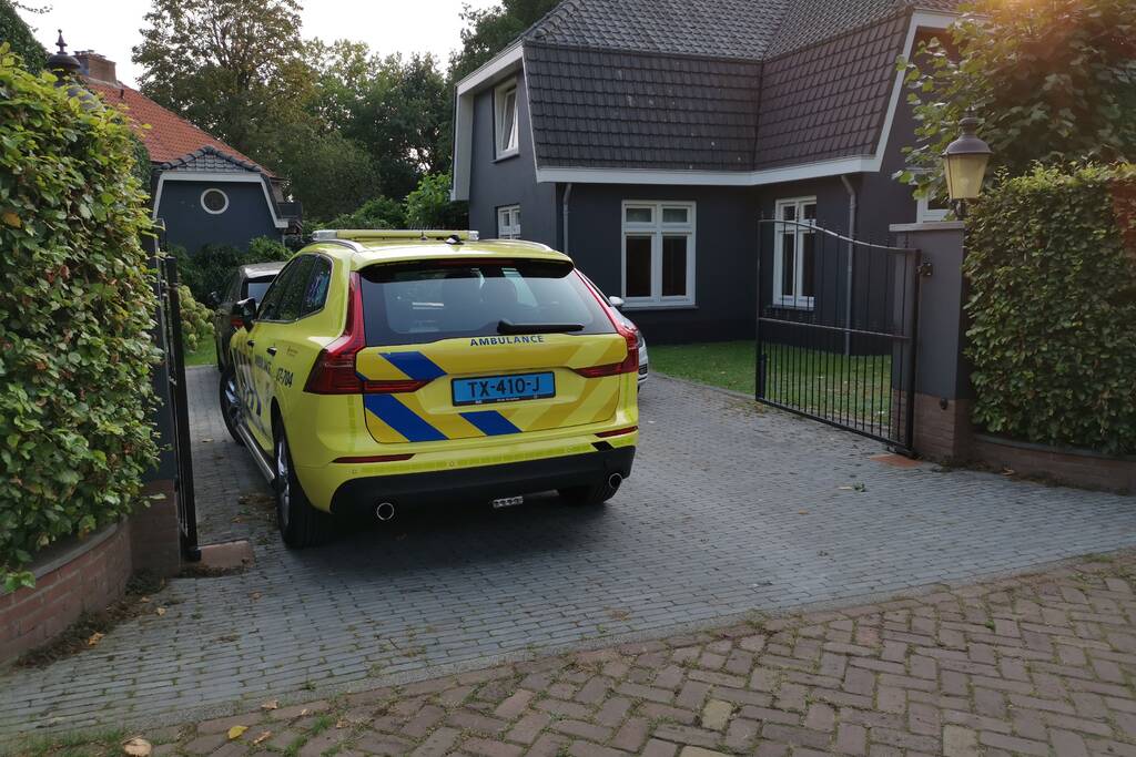 Overleden persoon aangetroffen in woning, politie doet onderzoek
