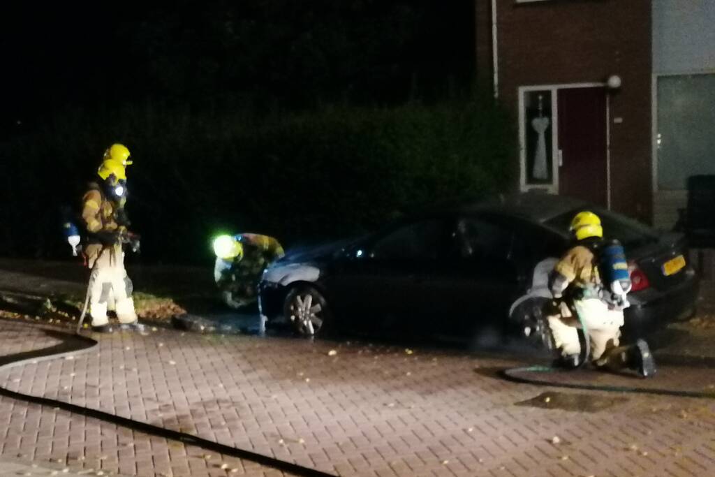 Auto verwoest na brand