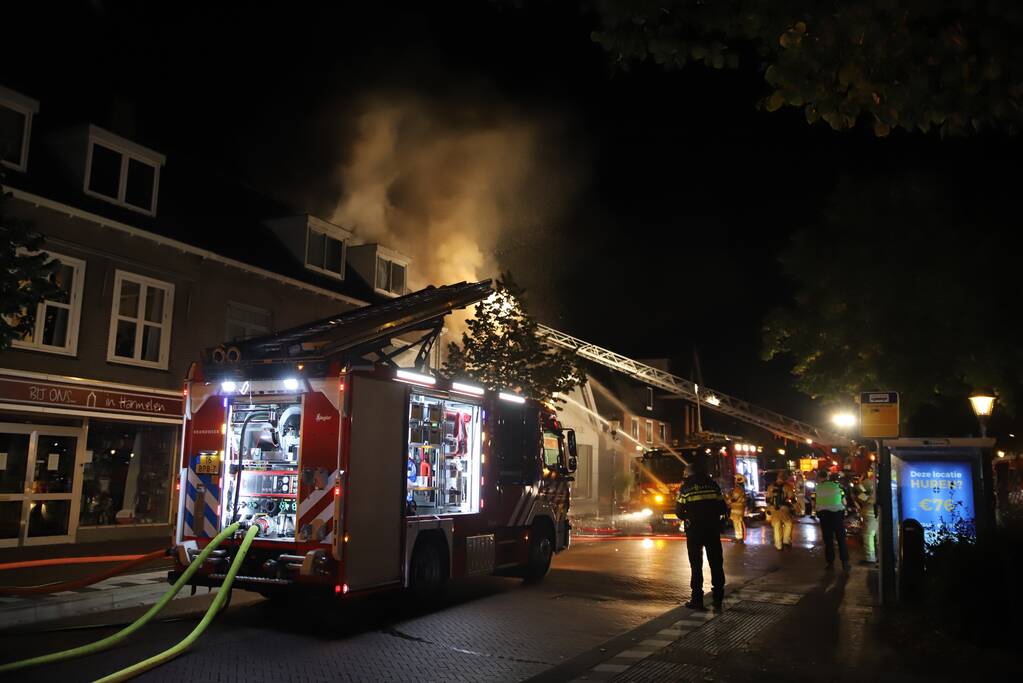 Grote uitslaande brand in cafetaria