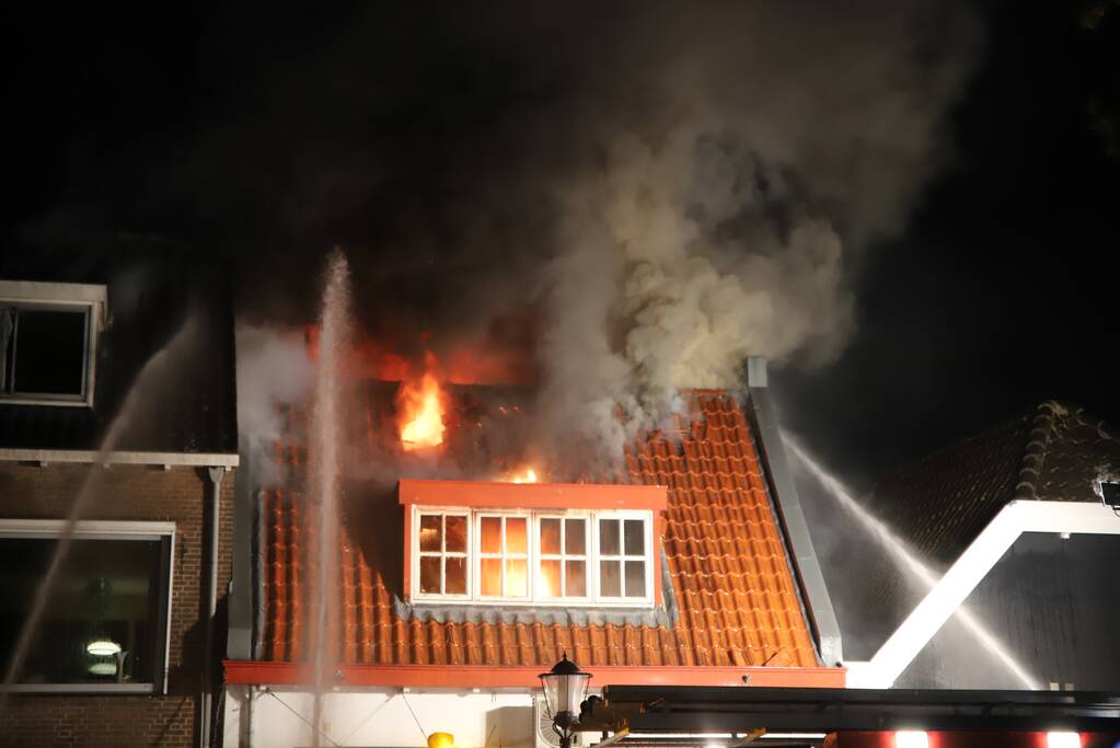 Grote uitslaande brand in cafetaria