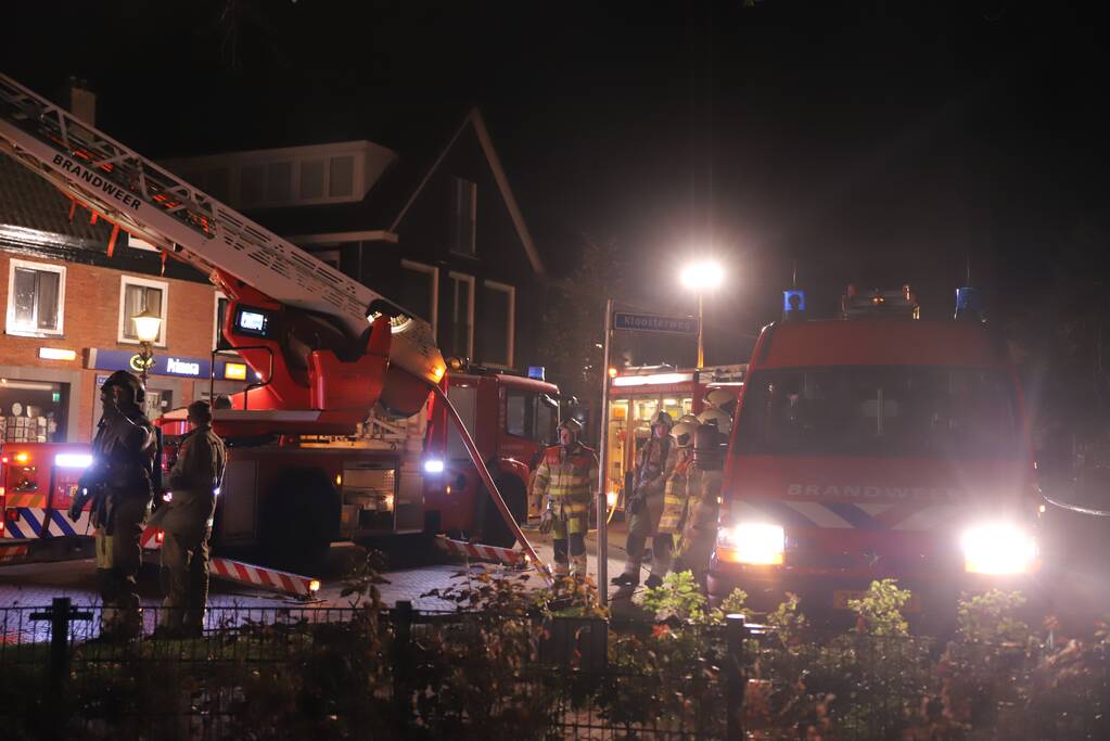 Grote uitslaande brand in cafetaria
