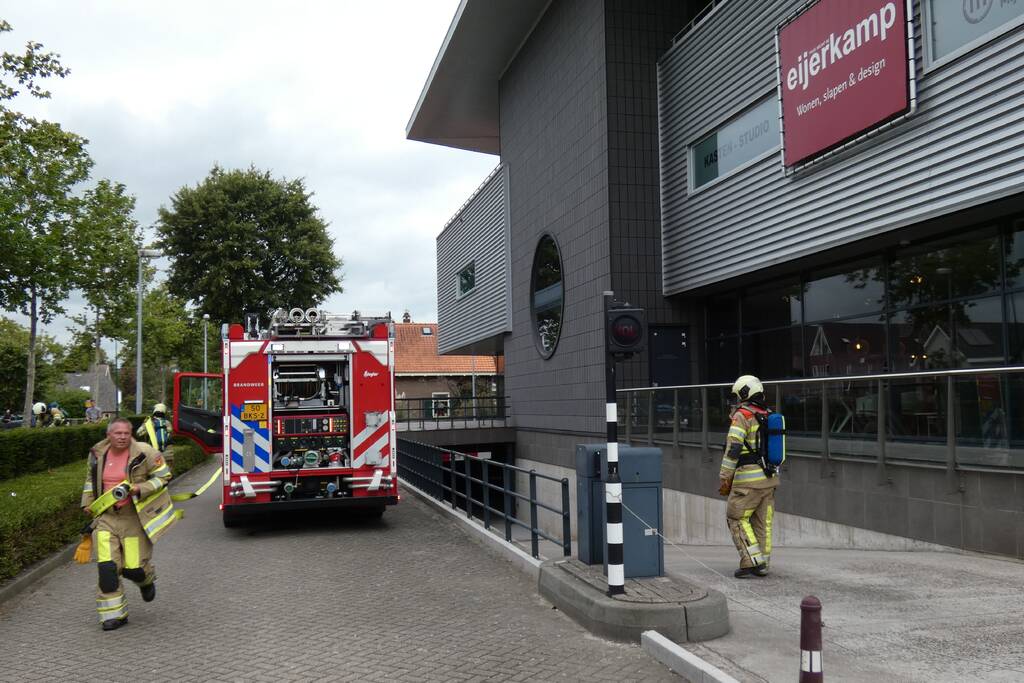 Autobrand in parkeergarage