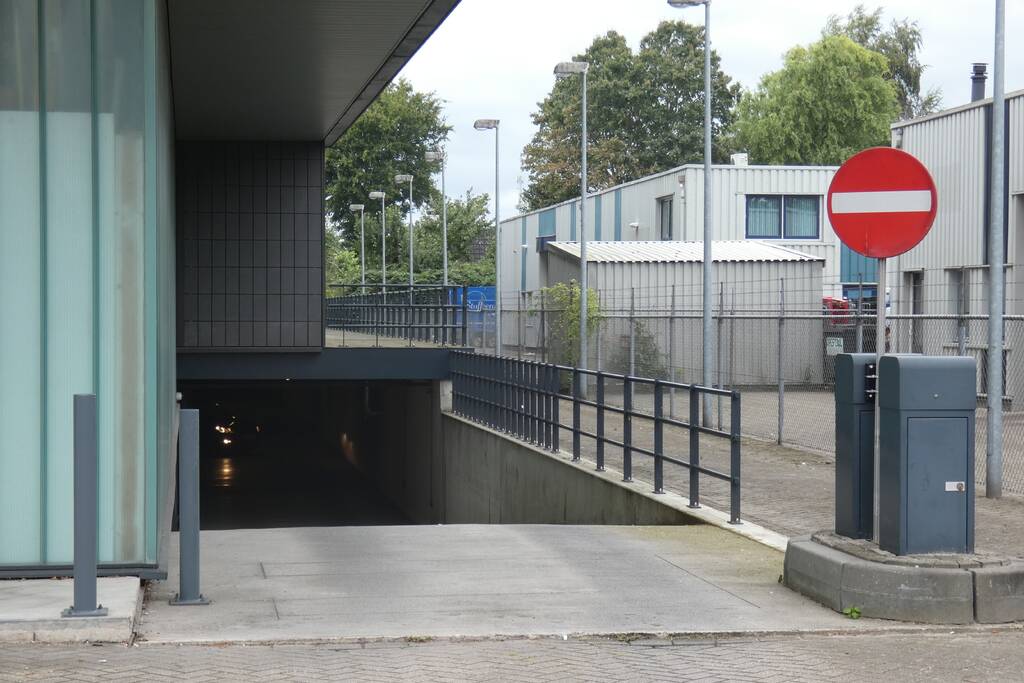 Autobrand in parkeergarage