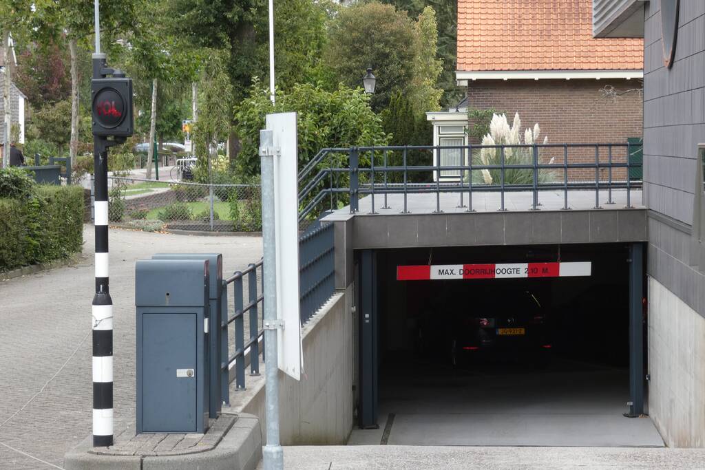 Autobrand in parkeergarage