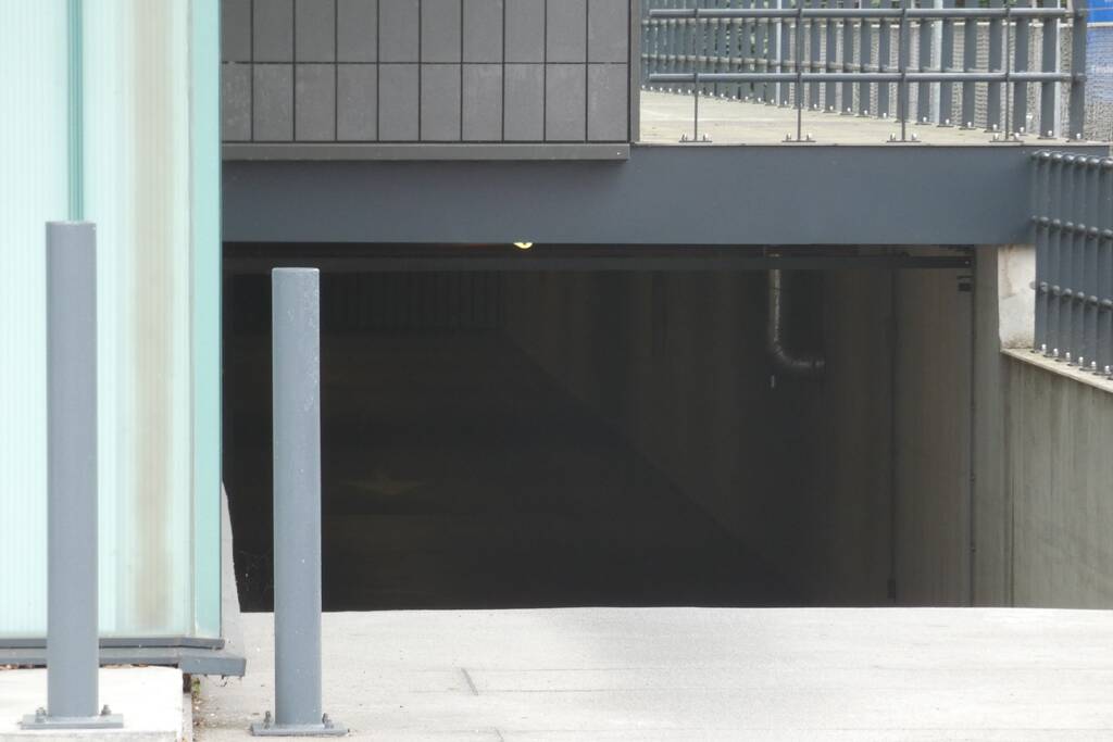 Autobrand in parkeergarage