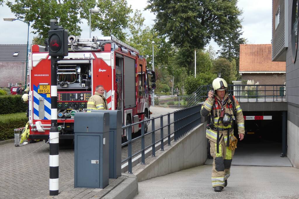 Autobrand in parkeergarage