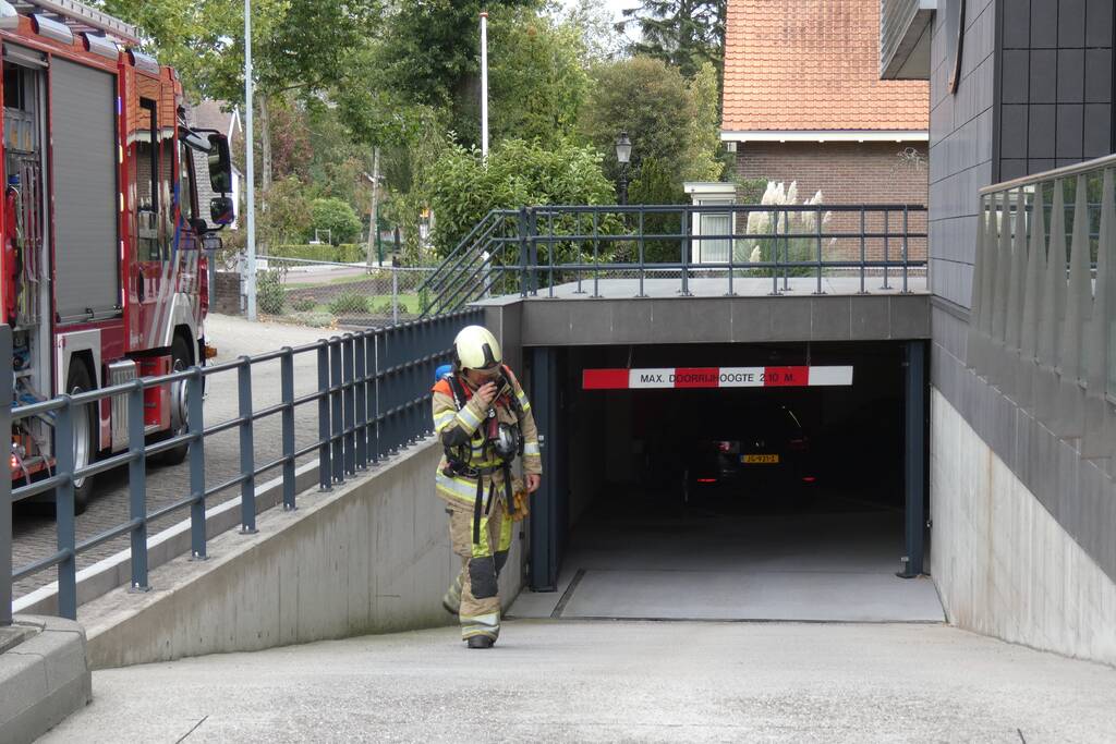 Autobrand in parkeergarage