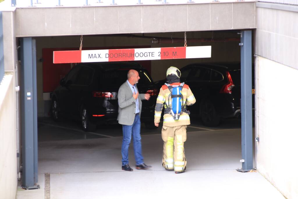 Autobrand in parkeergarage