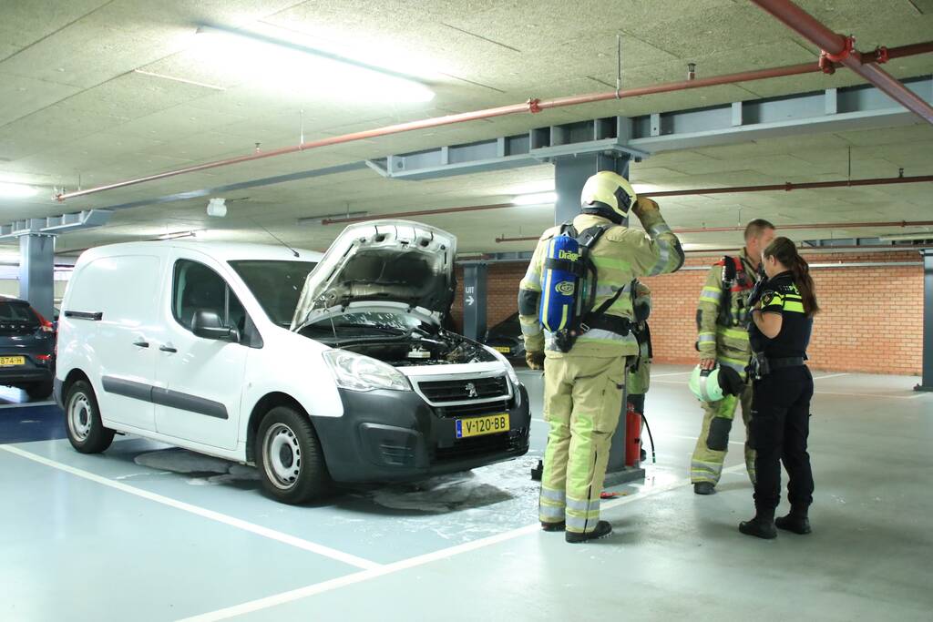 Autobrand in parkeergarage