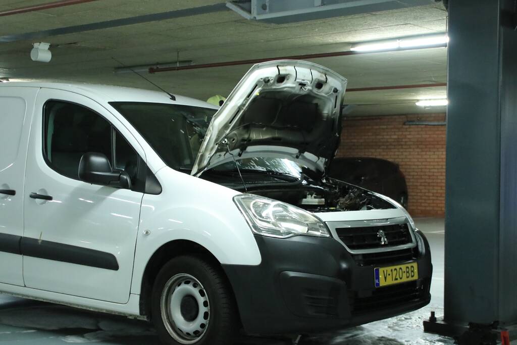 Autobrand in parkeergarage