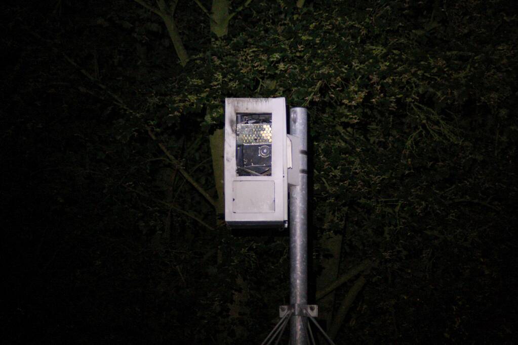 Flitspaal opgeblazen met zwaar illegaal vuurwerk