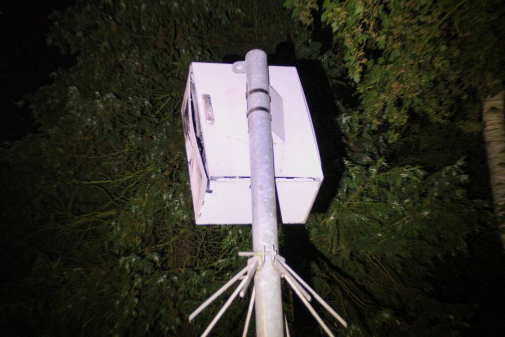 Flitspaal opgeblazen met zwaar illegaal vuurwerk