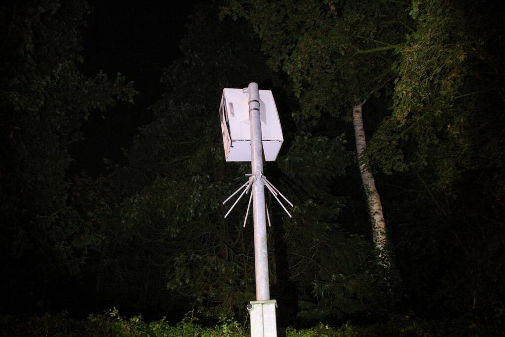 Flitspaal opgeblazen met zwaar illegaal vuurwerk