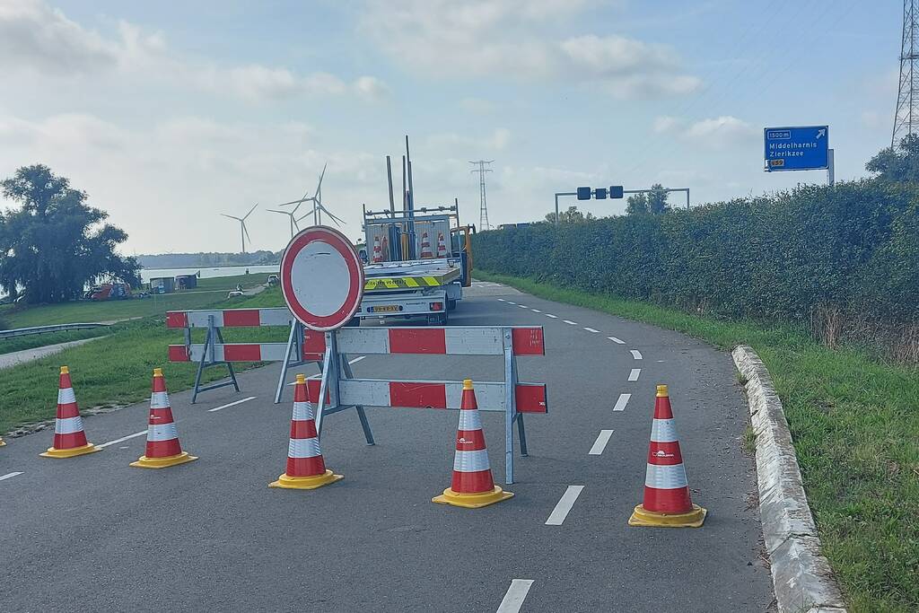 Weg volledig afgesloten na ernstig ongeval