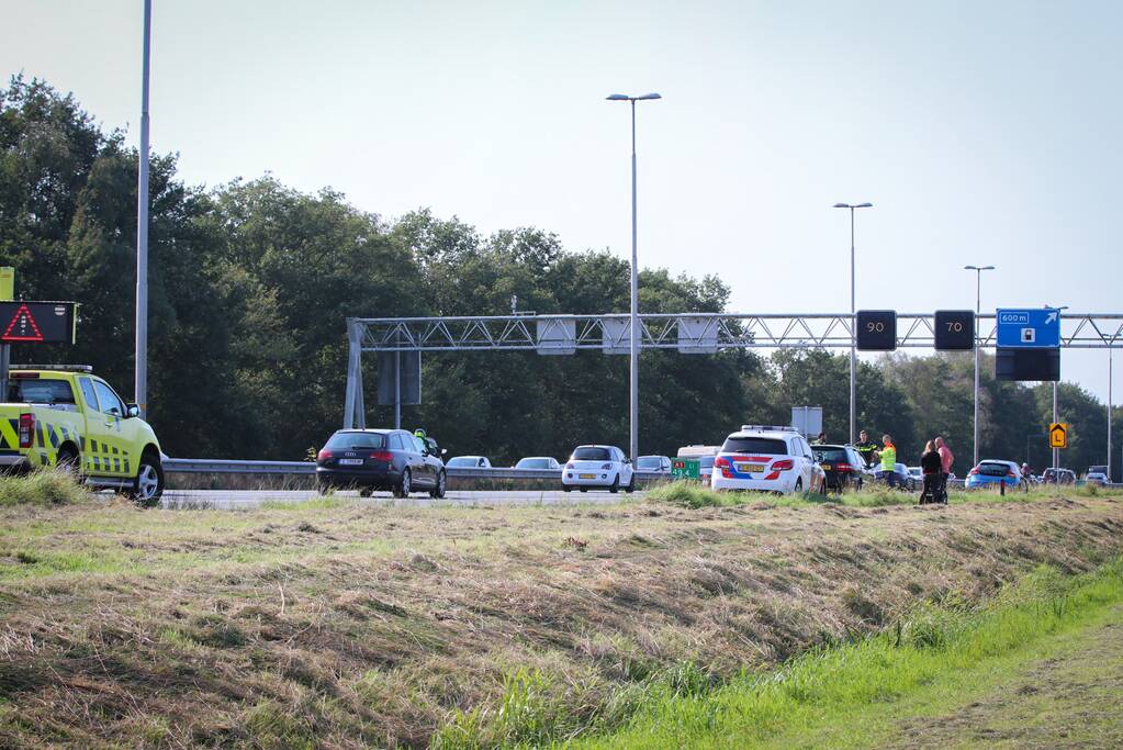 Grote vertraging door kop-staart botsing op snelweg