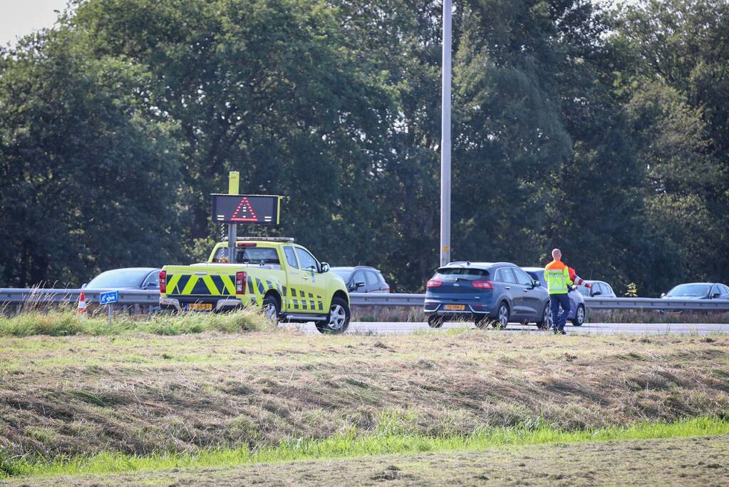 Grote vertraging door kop-staart botsing op snelweg