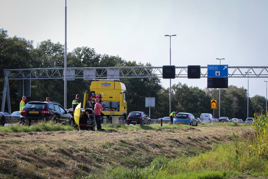 Grote vertraging door kop-staart botsing op snelweg